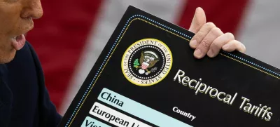 U.S. President Donald Trump delivers remarks on tariffs in the Rose Garden at the White House in Washington, D.C., U.S., April 2, 2025. REUTERS/Carlos Barria