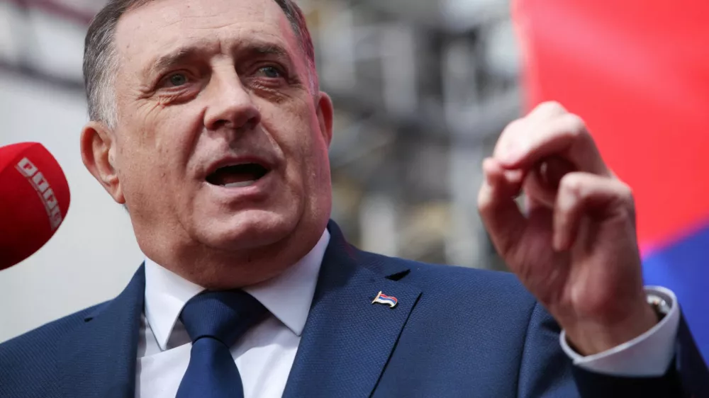 FILE PHOTO: President of Republika Srpska (Serb Republic) Milorad Dodik addresses his supporters reacting to court decision on charges that he defied rulings by an international peace envoy, in Banja Luka, Bosnia and Herzegovina, February 25, 2025. REUTERS/Amel Emric/File Photo