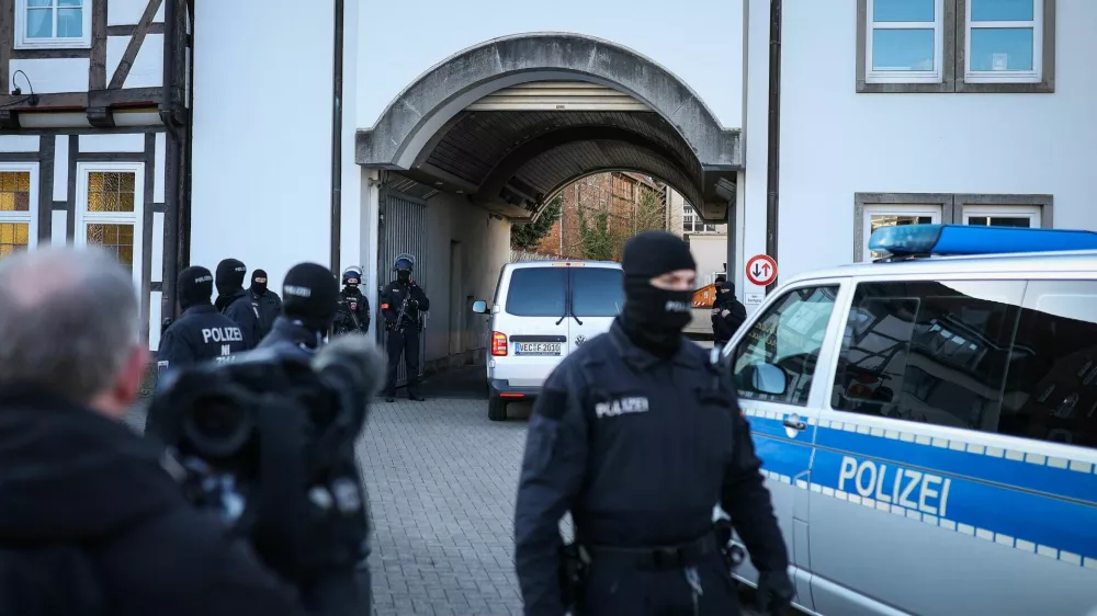 A transport vehicle carrying Daniela Klette, accused of being one of the last surviving members of the Red Army Faction group, who was arrested after decades on the run for armed robbery and attempted murder, is escorted by police cars as it arrives at the compound of the court builing on April 1, 2025 in Celle, northern Germany, as her trial continues.  RONNY HARTMANN/Pool via REUTERS