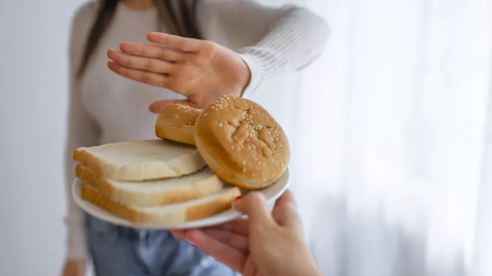 Težava je v glutenu, brezglutenski izdelki pa so dražji. / Foto: Istock
