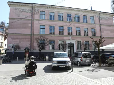 Ravnatelji osnovnih &scaron;ol z nižjim izobrazbenim standardom že vrsto let pristojne opozarjajo na prostorsko stisko, vendar so le redko sli&scaron;ani. Foto: Luka Cjuha