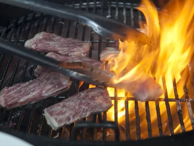 - Kobeanska govedina - kobe - simbolična fotografija - žar - ro&scaron;tilj - peka - ogenj- - - 30.05.2015 - Akademija peke na žaru - Gurmanska KOBE akademija, kulinarika - gastronomija - hrana - žar - ro&scaron;tilj - kuharstvo///FOTO: Luka Cjuha