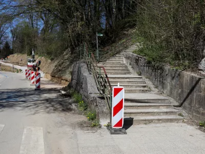 07.04.2025. Gradbi&scaron;če klančine ob stopni&scaron;ču na Poti spomina in tovari&scaron;tva PST na Vrhovci v Ljubljani. Foto: Bojan Velikonja