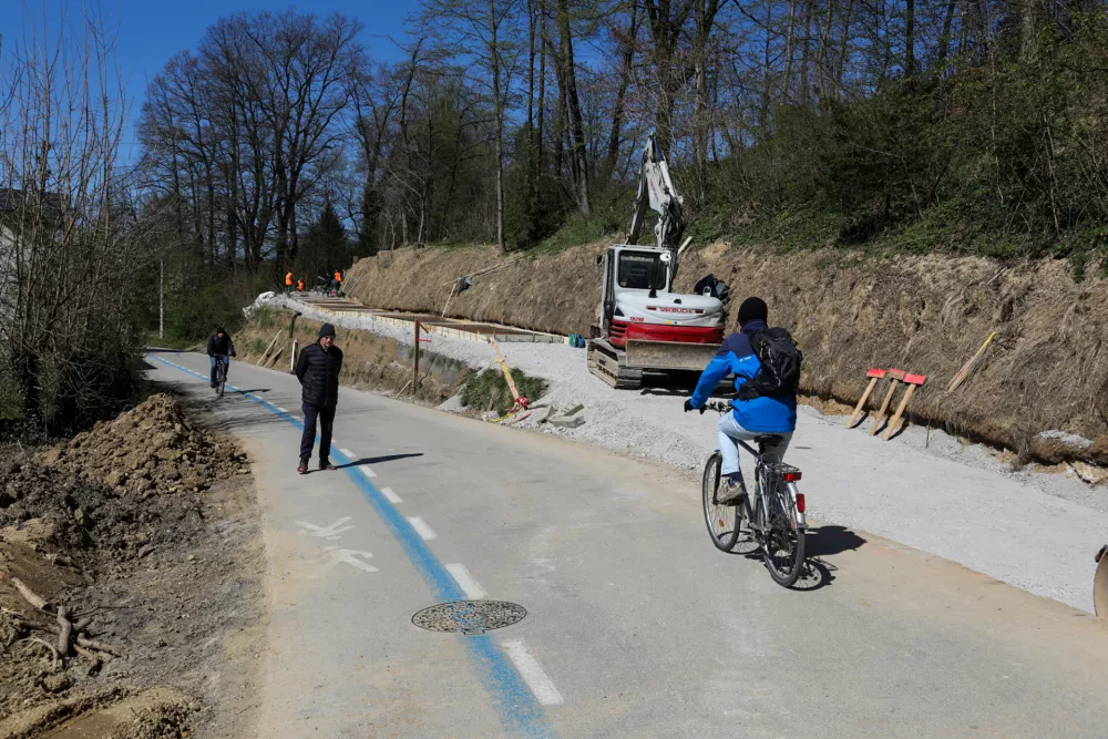 07.04.2025. Gradbi&scaron;če klančine ob stopni&scaron;ču na Poti spomina in tovari&scaron;tva PST na Vrhovci v Ljubljani. Foto: Bojan Velikonja