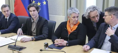 Lidija Jerkič, Luka Mesec, Robert Golob, Branimir Štrukelj, Jakob Počivavšek- 02.04.2025 - podpis dogovora socialnih partnerjev o noveli zakona o pokojninskem in invalidskem zavarovanju, na katerem bodo predstavili usklajene spremembe sistema pokojninskega in invalidskega zavarovanja//FOTO: Jaka Gasar