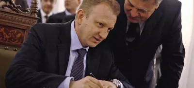 beograjski župan Dragan Đilas in ljubljanski župan Zoran Jankovič, - ljubljanski župan je sprejel beograjskega župana, kateri se je vpisal v Zlato knjigo mesta Ljubljana, z ljubljanskim županom sta podpisala tudi sporazum o pobratenju in beograjski župan je sprejel pismo ljubljanskega župana o podpori kandidaturi Beograda za Evropsko prestolnico kulture 2020//FOTO: Bojan Velikonja