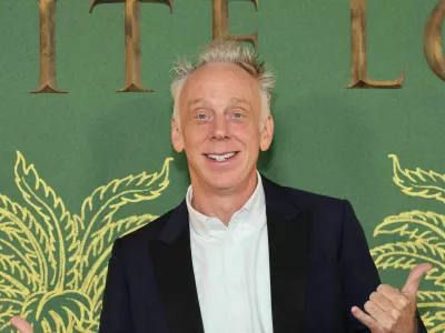 2SK9862 Los Angeles, USA. 11th Feb, 2025. Mike White arrives at the Los Angeles Premiere Of HBO Original Series "The White Lotus" Season 3 at Paramount Theatre on February 10, 2025 in Los Angeles, California. Photo: CraSH/imageSPACE Credit: Imagespace/Alamy Live News