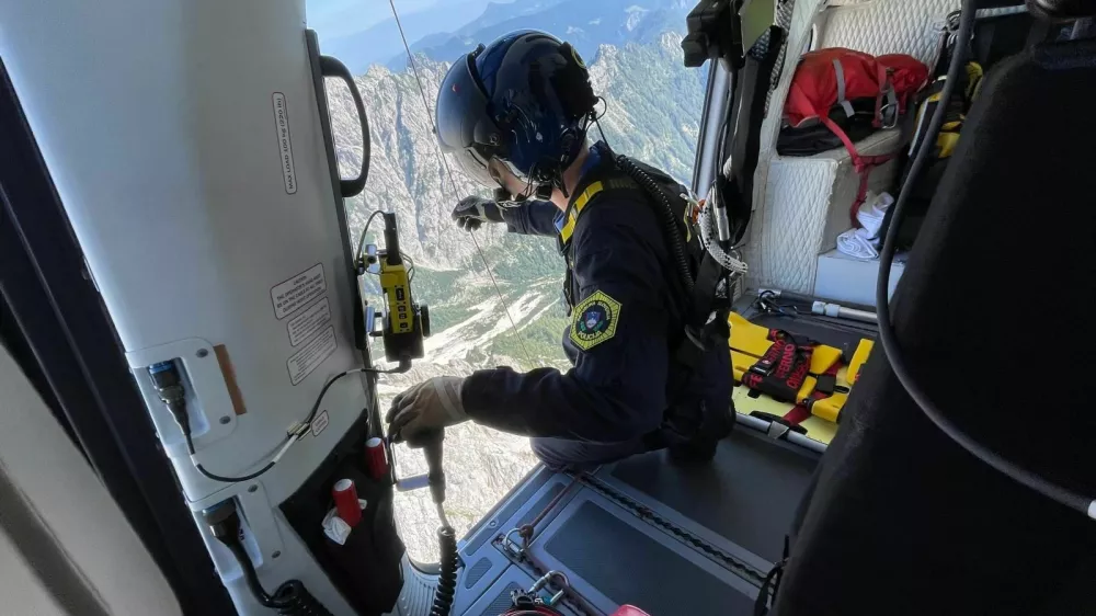 Helikoptersko re&scaron;evanje v gorah / Foto: Pu Kranj
