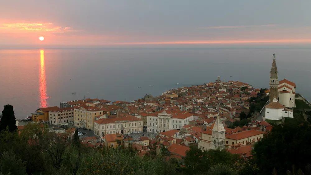 - Piran 2014 - piranski zaliv - arbitraža - meja na morju - arbitražni sporazum - sončni zahod - /FOTO: Tomaž Skale / Foto: Tomaž Skale
