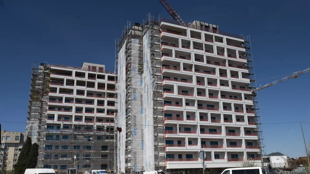 nepremičninestanovanjabivanjegradnjagradbi&scaron;čeblokstanovanjska soseska07.04.2025 Gradnja nepremičnin, soseska Ruski Car.FOTO: Nik Erik Neubauer