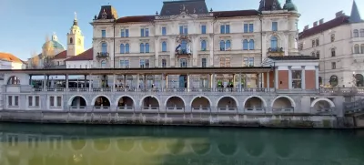 Plečnikove arkade - Ljubljanica - Plečnikove tržnice - nekdanji gostinski lokal Ribica - Kresija - stolnica