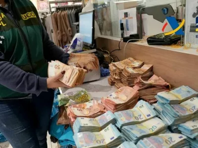 V zaključni akciji so zasegli 8,2 milijona evrov gotovine in zasegli ali zamrznili 27 milijonov evrov v kriptovalutah ter dva milijona evrov na bančnih računih. Foto: Europol