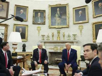 Ameri&scaron;ki predsednik Donald Trump je pogovore z Iranom o jedrskem programu napovedal med obiskom izraelskega premierja Benjamina Netanjahuja v Beli hi&scaron;i. Foto: AP