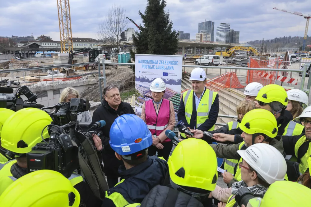 Zoran Jankovič, Alenka Bratu&scaron;ek, Du&scaron;an Mes- 01.04.2025 - ogled nadgradnje železni&scaron;ke postaje Ljubljana - gradnja, gradbi&scaron;če, železnica, delavec, politika, minister župan//FOTO: Jaka Gasar