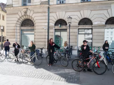 Priložnost brezplačnega popravila kolesa se je lepo prijela. Foto: Nik Erik Neubauer