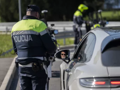 prometni nadzorpolicija - simbolična fotografijaprometna policijavarnost v prometupolicija na motorjihmotoristična policijaprehitri voznikiavtocestna policijaalkotestalkohol v prometu08.04.2025 Policijski nadzor, počivali&scaron;če PovodjeFOTO: Nik Erik Neubauer