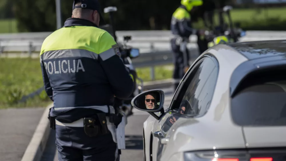 prometni nadzorpolicija - simbolična fotografijaprometna policijavarnost v prometupolicija na motorjihmotoristična policijaprehitri voznikiavtocestna policijaalkotestalkohol v prometu08.04.2025 Policijski nadzor, počivali&scaron;če PovodjeFOTO: Nik Erik Neubauer