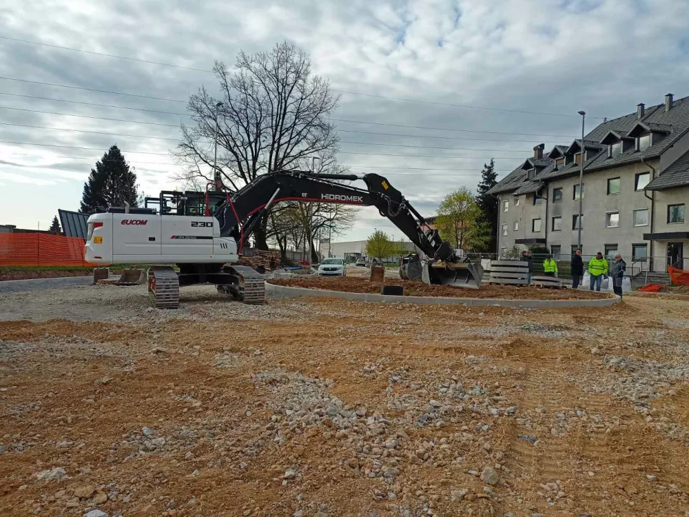 Gradnja kroži&scaron;ča in povezovalne ceste na Planini do nakupovalnega sredi&scaron;ča Supernova poteka po načrtih. Foto: MOK
