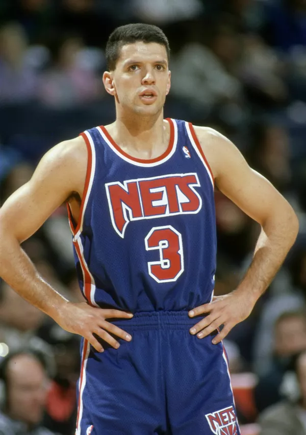 LANDOVER, MD - CIRCA 1992: Drazen Petrovic #3 of the New Jersey Nets looks on against the Washington Bullets during an NBA basketball game circa 1992 at the Capital Centre in Landover, Maryland. Petrovic played for the Nets from 1991-93. (Photo by Focus on Sport/Getty Images) *** Local Caption *** Drazen Petrovic / Foto: Focus On Sport