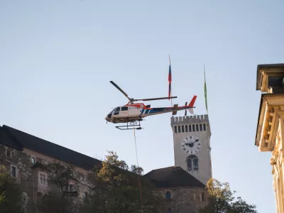 Zapore bodo do 18. ure danes, če se dela ne zavlečejo&nbsp;zaradi vetra. Foto: Nik Erik Neubauer