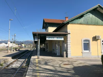 Nadgradnja železni&scaron;ke postaje Lesce - Bled je načrtovana &scaron;ele, ko bo nadgrajeno postajno vozli&scaron;če na Jesenicah. Foto:&nbsp;Eva Branc