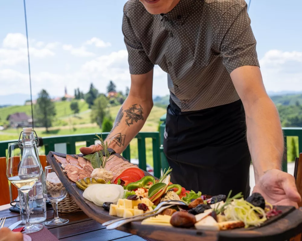 Gosti&scaron;če TavernaSvetinje