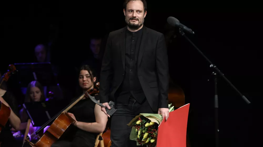 Nagrado Slavka Gruma za najbolj&scaron;e novo nastalo dramsko besedilo je prejel Milan&nbsp;Ram&scaron;ak&nbsp;Marković. Foto: Luka Cjuha