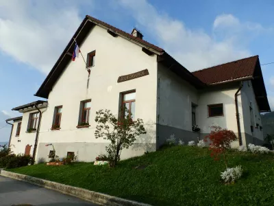 Na obstoječem &scaron;olskem objektu so se zaradi posledic poplav pojavile razpoke. Foto: arhiv PO&Scaron; Javorje