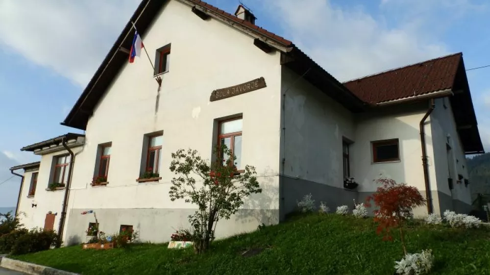 Na obstoječem &scaron;olskem objektu so se zaradi posledic poplav pojavile razpoke. Foto: arhiv PO&Scaron; Javorje