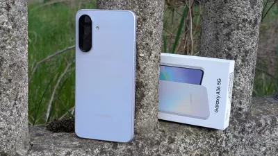 Glavna kamera ima ločljivost 50 MP, ultra&scaron;irokokotna 8 MP, bližinska pa 5 MP. Prednja kamera je medtem izgubila milijon pik in jih ima zdaj le &scaron;e 12 milijonov. Foto:&nbsp;Aljaž Potočnik