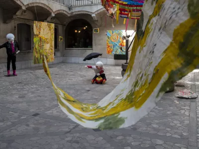 11.04.2025 Kolektiv D&oslash;ug D&oslash;uglandie, razstava atrij Mestne hi&scaron;eFOTO: Nik Erik Neubauer