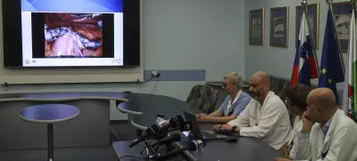 Suzana Šega, Jan Grosek, Simon Hawlina, Ivan Kneževič- 14.04.2025 - novinarska konferenca o sočasni večorganski robotski operaciji na UKC//FOTO: Jaka Gasar