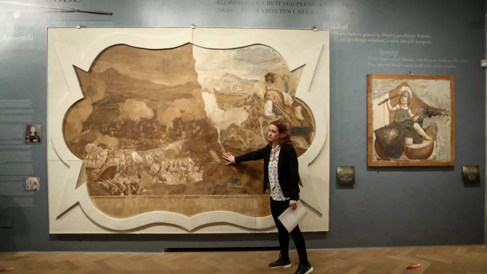 Za restavriranje freske Josefa Mayrja z motivom bitke pri Sisku, enega od dveh velikih prizorov iz kri&scaron;ke biljardne sobe, je Jelka Kuret prejela priznanje Mirka &Scaron;ubica.