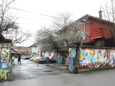 In&scaron;pektorji so v nočni akciji v večini od 33 pregledanih objektov ugotovili,&nbsp;da je stanje ustrezno urejeno. Fotografija je simbolična. Foto: Luka Cjuha&nbsp;