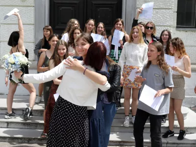 Gimnazija Poljane - 21.05.2021 - zaključek izobraževanja v srednjih &scaron;olah - maturitetna spričevala - dijaki - maturanti - &scaron;olstvo - //FOTO: Jaka Gasar / Foto: Jaka Gasar