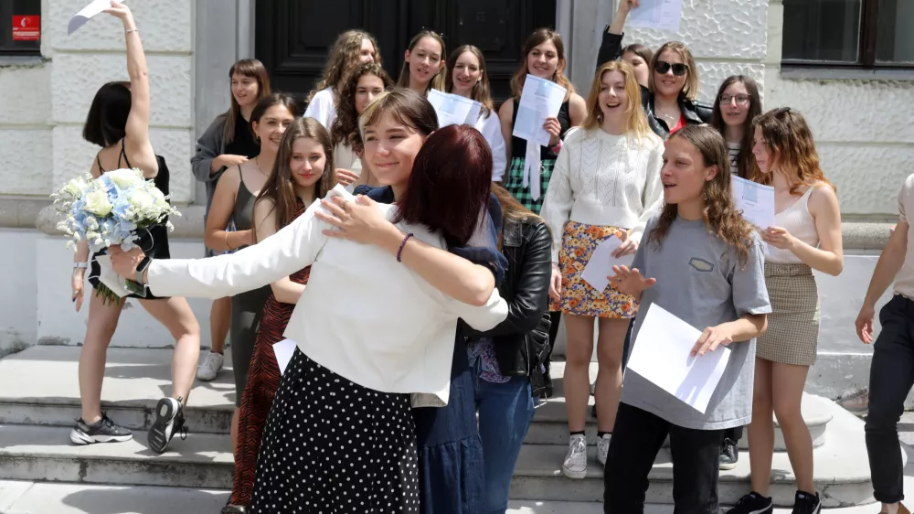 Gimnazija Poljane - 21.05.2021 - zaključek izobraževanja v srednjih &scaron;olah - maturitetna spričevala - dijaki - maturanti - &scaron;olstvo - //FOTO: Jaka Gasar / Foto: Jaka Gasar