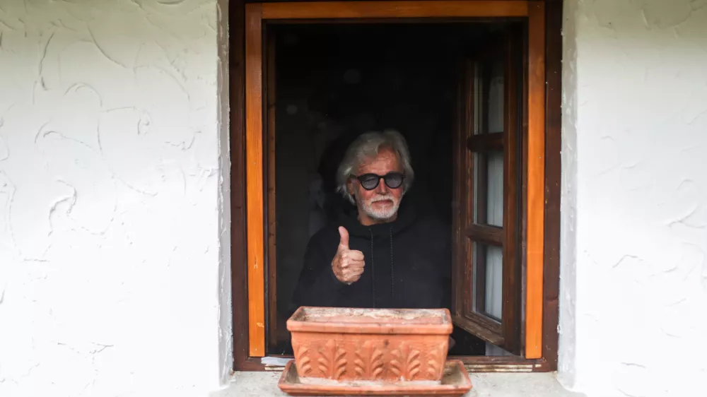 15.04.2025. Herman Gregorčič Erni, eden prvih Djjev v Sloveniji. DJ Erni.//FOTO: Bojan Velikonja