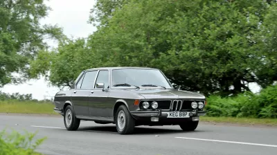 MH85G7 1975 BMW 3.3L E3 classic German luxury saloon car