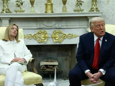 U.S. President Donald Trump meets with Italian Prime Minister Giorgia Meloni in the Oval Office at the White House in Washington, D.C., U.S., April 17, 2025. REUTERS/Evelyn Hockstein / Foto: Evelyn Hockstein