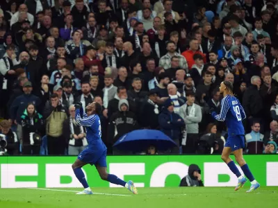 15 April 2025, United Kingdom, Birmingham: Paris Saint-Germain's Nuno Mendes (L) celebrates scoring his side's second goal with teammate Bradley Barcola during the UEFA Champions League quarter-final second leg soccer match between Aston Villa and Paris Saint-Germain at Villa Park. Photo: David Davies/PA Wire/dpa