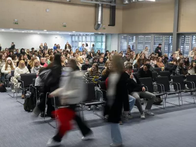 FDVvpis na fakultetefaks&scaron;tudentjedružba mladi14.02.2025 Informativni dan na srednjih &scaron;olah in fakultetahFOTO: Nik Erik Neubauer