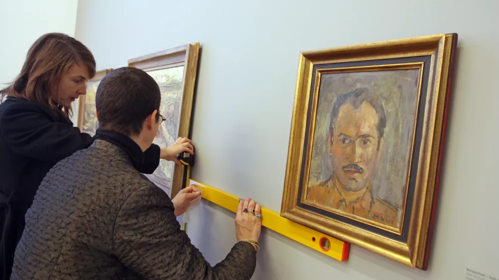 Najstarej&scaron;i avtoportret Zorana Mu&scaron;iča iz leta 1941 na retrospektivni razstavi pred leti v Moderni galeriji v Ljubljani. Foto: Luka Cjuha