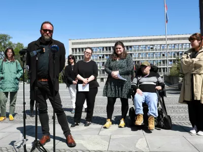 16.04.2025 -tiskovna za pripravo sprememb zakona o socialnem varstvu, Trg republikeFoto: Toaž Skale