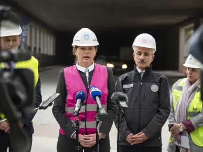 Karavanke.Delovni obisk turskega ministra za promet in infrastrukturo Abdulkadirja Uralogluja.Izjava za javnost ministrice za infrastrukturo Alenke Bratusek.