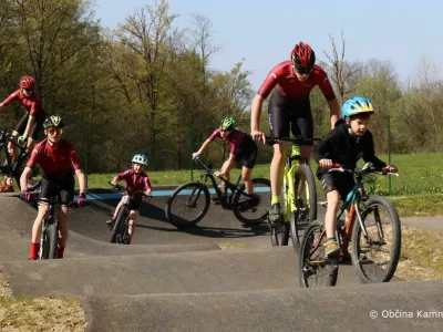 Kamnik je bogatej&scaron;i za nov kolesarski poligon, ki ponuja 200 metrov prog in je namenjen tudi najmlaj&scaron;im kolesarjem. Foto: občina Kamnik