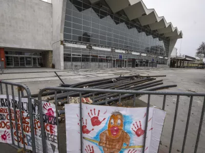 16.2.2025 - Novi sad Srbija - Železni&scaron;ka postaja - podrti nadstre&scaron;ekFoto: Luka Cjuha