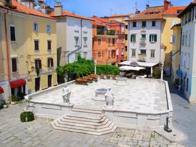 Prvomajski trg (1st May Square) - Foto Ubald Trnkoczy. Piran. Seznam zakladov evropske filmske kulture. Evropska filmska akademija.