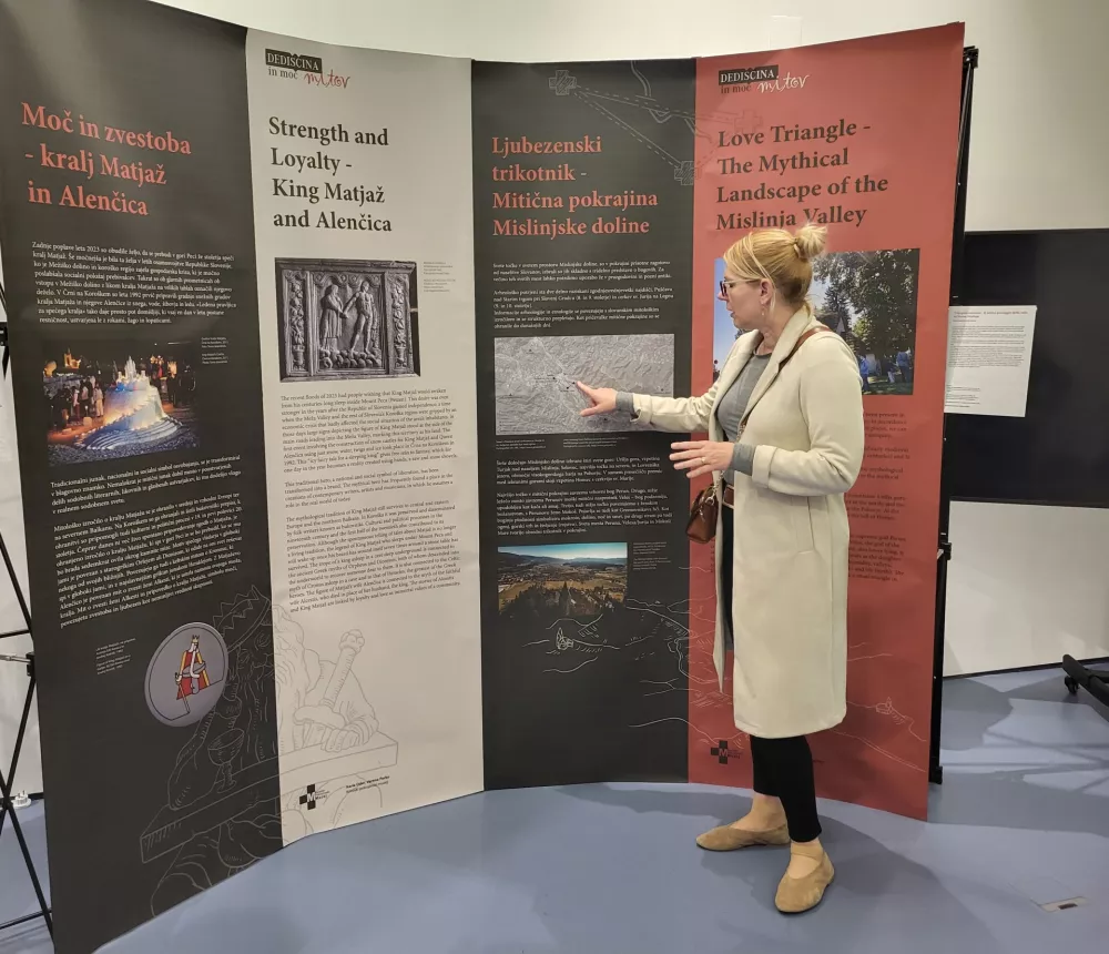 Ma&scaron;a Saccara predstavlja mislinjski ljubezenski trikotnik med Perunom, Velesom in Moko&scaron;. / Foto: Katja Gle&scaron;čič