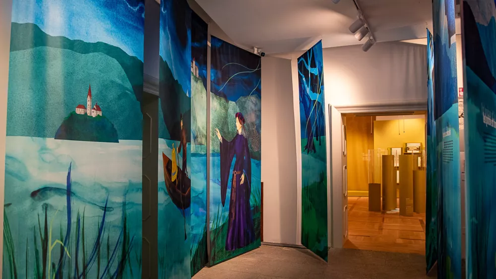 Prvi del nove stalne razstave je posvečen naravni in arheolo&scaron;ki dedi&scaron;čini Blejskega kota. Foto: Mirko Kun&scaron;ič