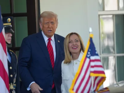 17 April 2025, US, Washington: US President Donald Trump (L) welcomes Italy's Prime Minister Giorgia Meloni to the White House ahead of their meeting. Photo: Andrew Leyden/ZUMA Press Wire/dpa